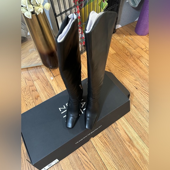 NATURALIZER LYRIC BLACK LEATHER BOOTS - Picture 4 of 9